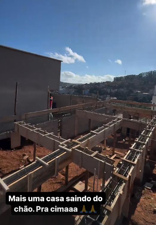 Estrutura e alvenaria de uma casa em construção